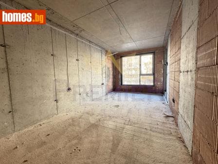 Тристаен, 124m²
