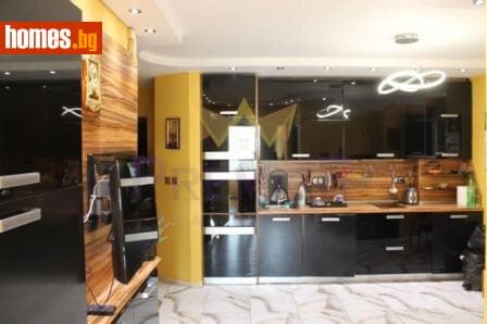 Тристаен, 105m²