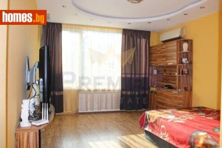 Тристаен, 105m²