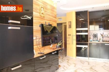 Тристаен, 105m²