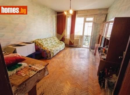 Тристаен, 76m²