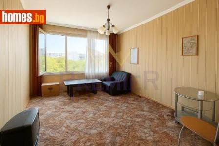 Тристаен, 76m²