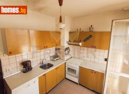 Тристаен, 76m²