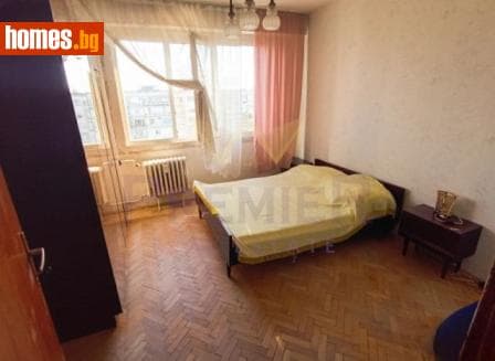 Тристаен, 76m²