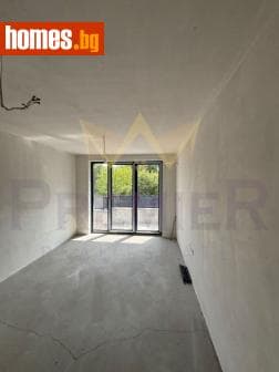 Тристаен, 97m²