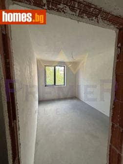 Тристаен, 97m²