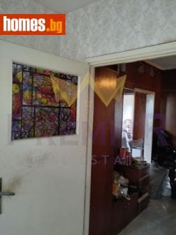 Тристаен, 78m²