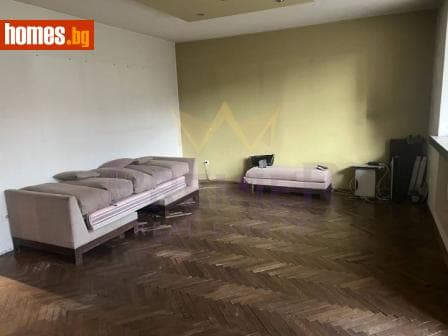 Тристаен, 110m²