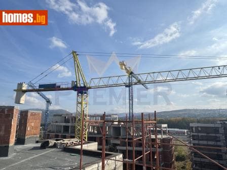 Тристаен, 122m²