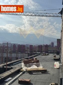 Тристаен, 122m²