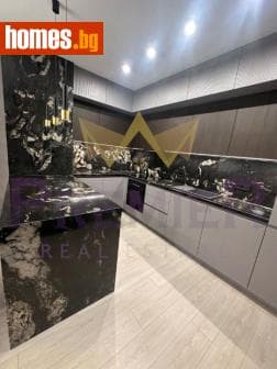 Тристаен, 128m²