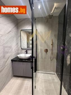 Тристаен, 128m²