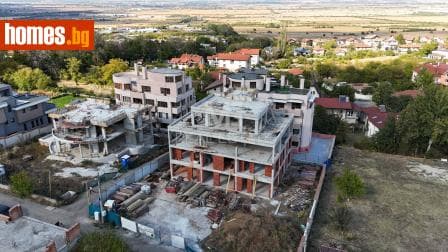 Тристаен, 96m²