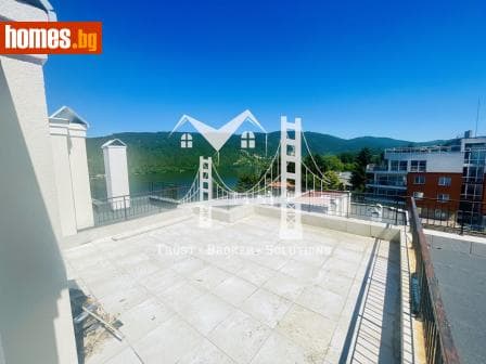 Тристаен, 126m²
