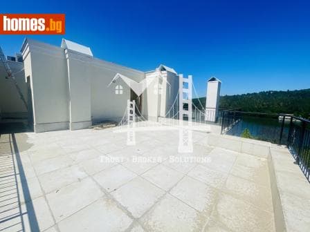Тристаен, 126m²