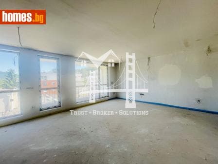 Тристаен, 126m²