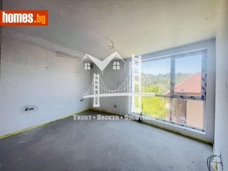 Тристаен, 126m²