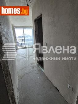 Тристаен, 105m²
