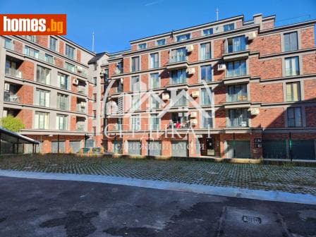 Тристаен, 105m²