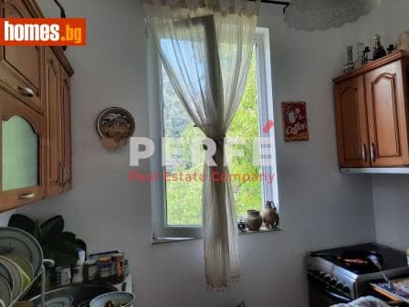 Тристаен, 80m²