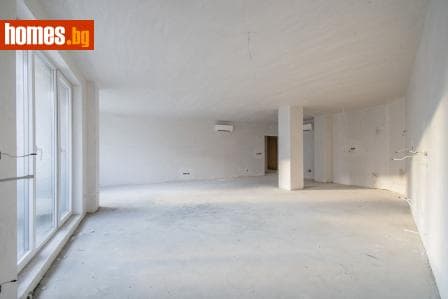 Тристаен, 167m²