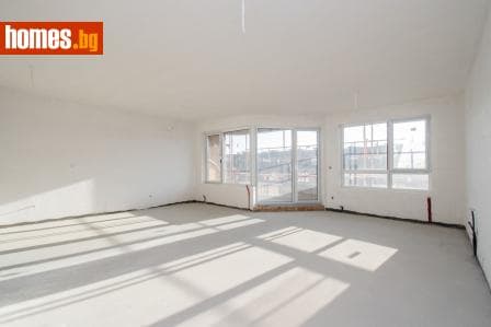Тристаен, 132m²