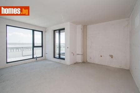 Тристаен, 112m²