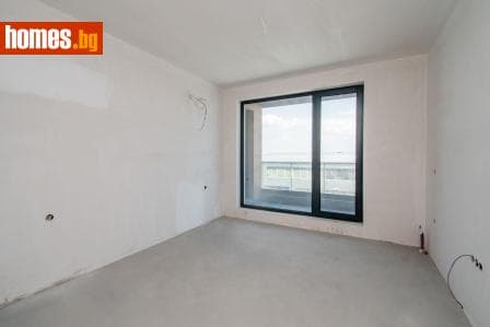 Тристаен, 112m²