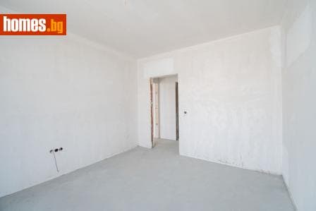 Тристаен, 112m²