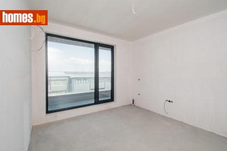Тристаен, 112m²