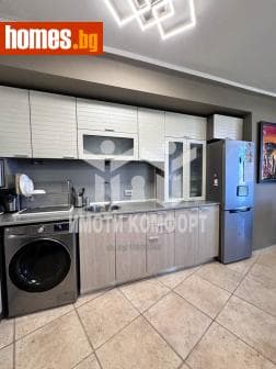 Тристаен, 104m²