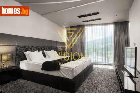 Тристаен, 221m²