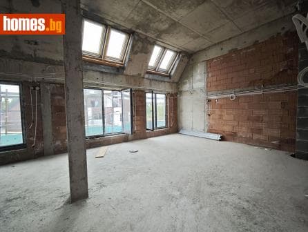 Тристаен, 114m²