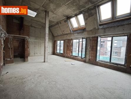 Тристаен, 114m²