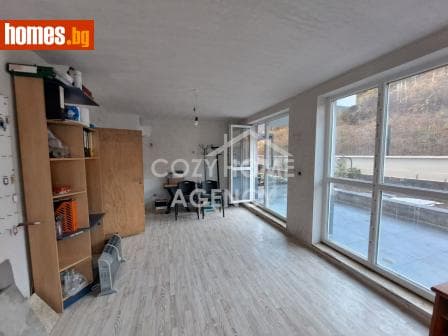 Тристаен, 190m²