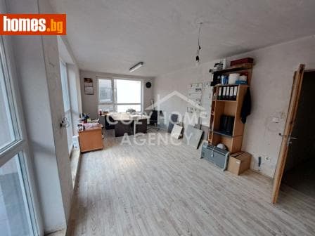Тристаен, 190m²
