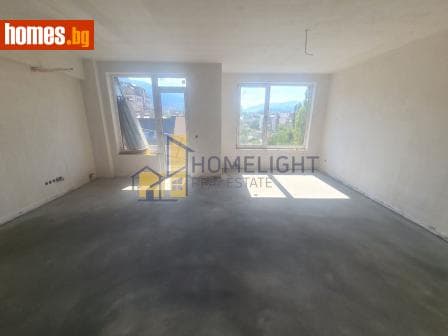 Тристаен, 107m²