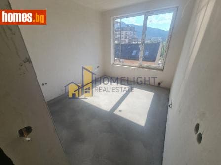 Тристаен, 107m²