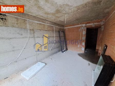 Тристаен, 102m²
