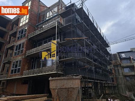 Тристаен, 102m²