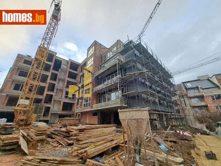 Тристаен, 102m²