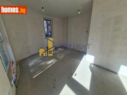 Тристаен, 107m²