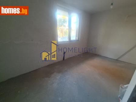 Тристаен, 107m²