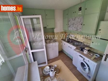 Тристаен, 72m²