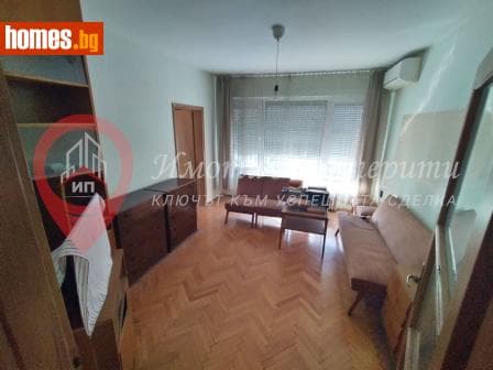 Тристаен, 72m²