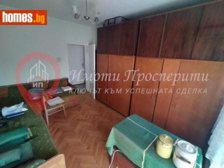 Тристаен, 72m²