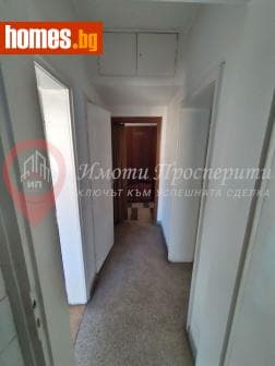 Тристаен, 72m²