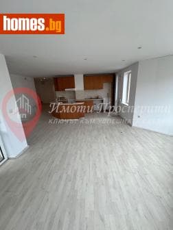 Тристаен, 126m²