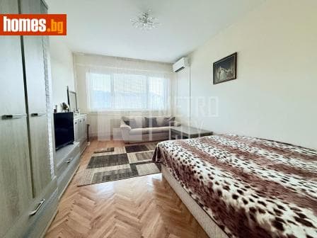 Тристаен, 84m²