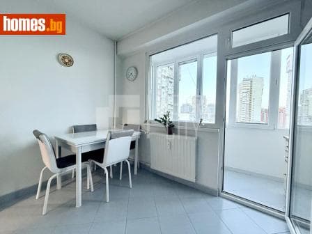 Тристаен, 84m²